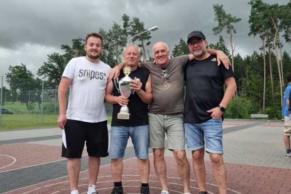 Gartler gewinnen den Wanderpokal beim Stockschützenturnier der Gemeinde