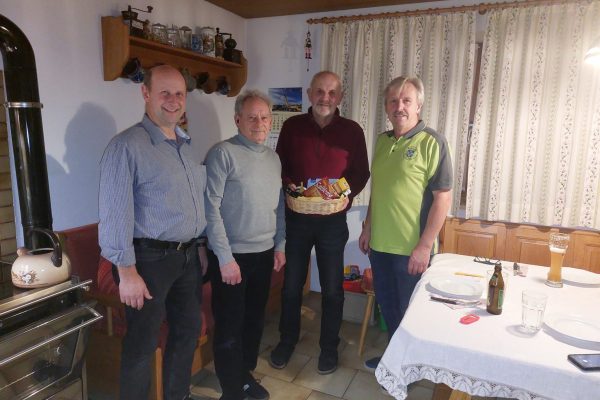 Der Gartenbauverein gratulierte ganz herzlich Josef Ammer zum Runden Geburtstag.