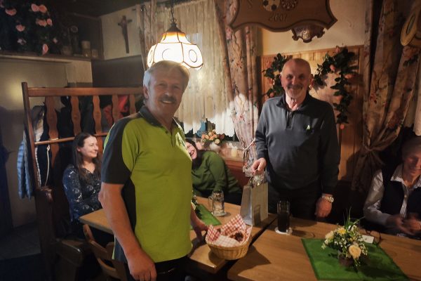 Dank an Ehrenmitglied Josef Ammer für dauerhafte Unterstützung