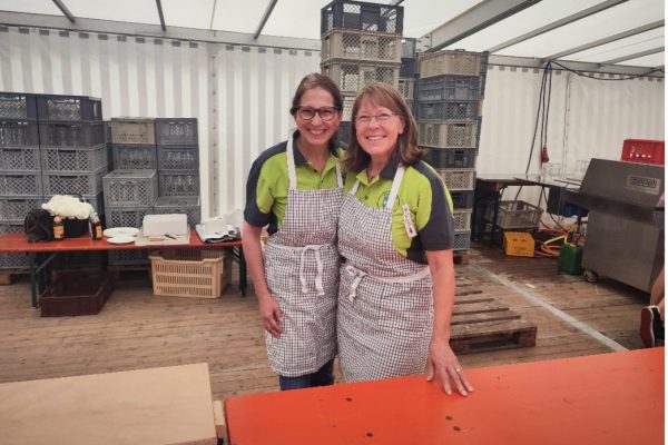Gründungsfest FFW Kröning: An der Kuchentheke