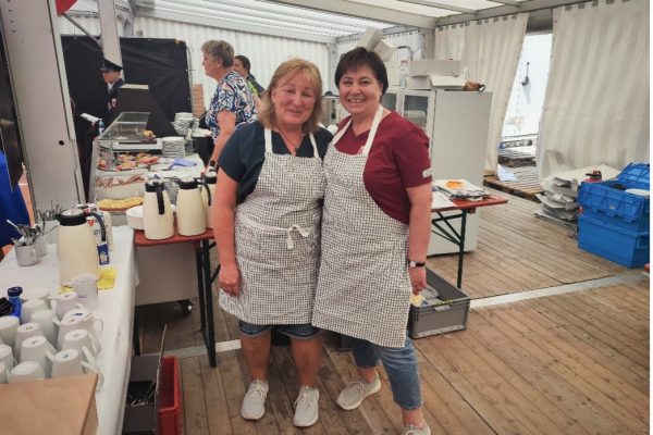 Gründungsfest FFW Kröning: An der Kuchentheke