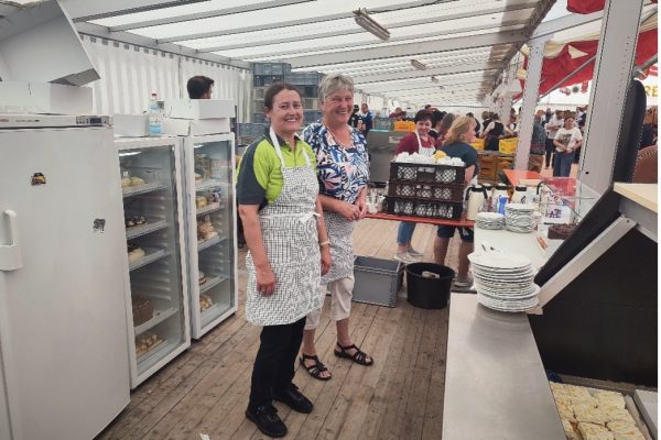 Gründungsfest FFW Kröning: An der Kuchentheke