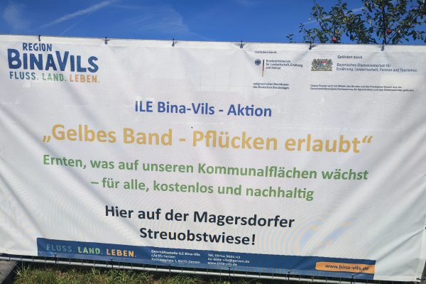 Banner mit der Aufschrift: Gelbes Band - Pflücken erlaubt
